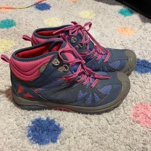 Merrell Hiking 🥾 boots big Girls size 6M